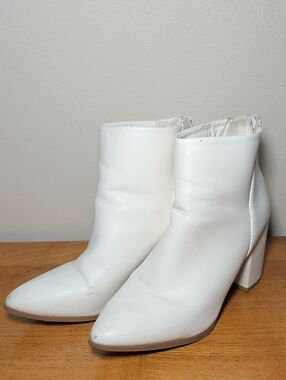 Sheln White Faux Leather Ankle Booties Block Heel Almond Toe Mod Women's Size 8